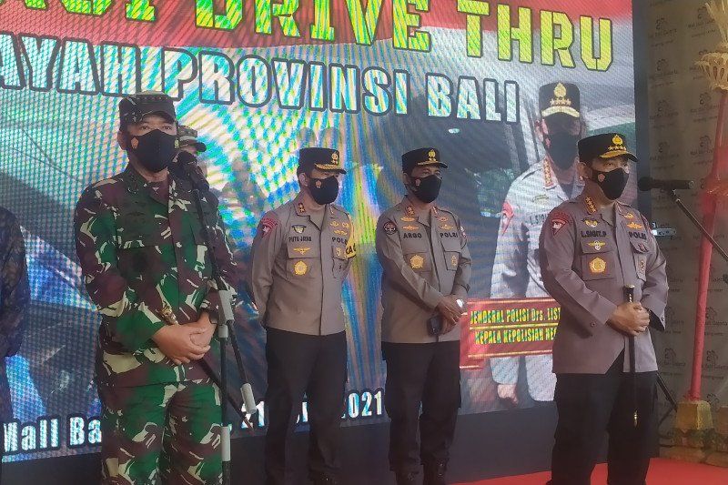 podiumnews.com-TNI-Polri Dorong Vaksinasi Massal Untuk Pemulihan Bali