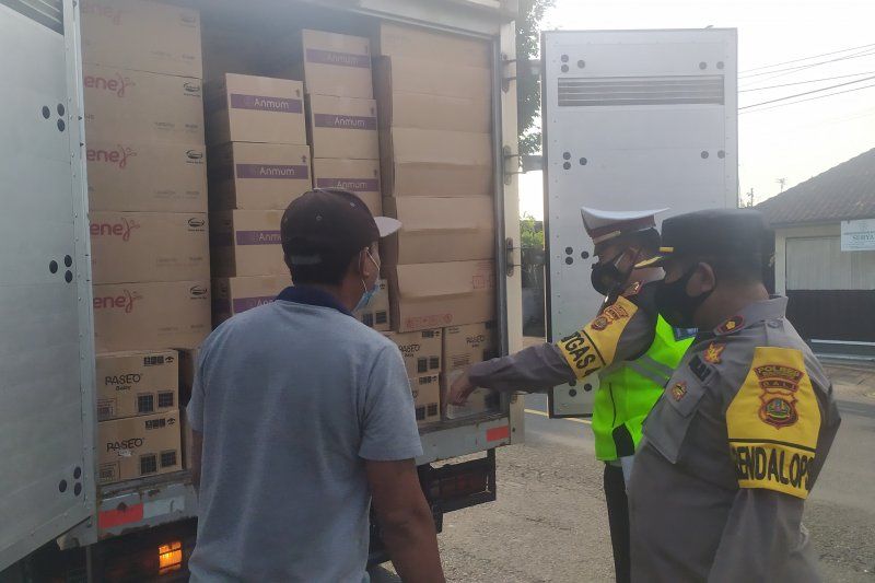 podiumnews.com-Polres Badung Sasar Kendaraan Penumpang dalam Penyekatan Mudik 2021