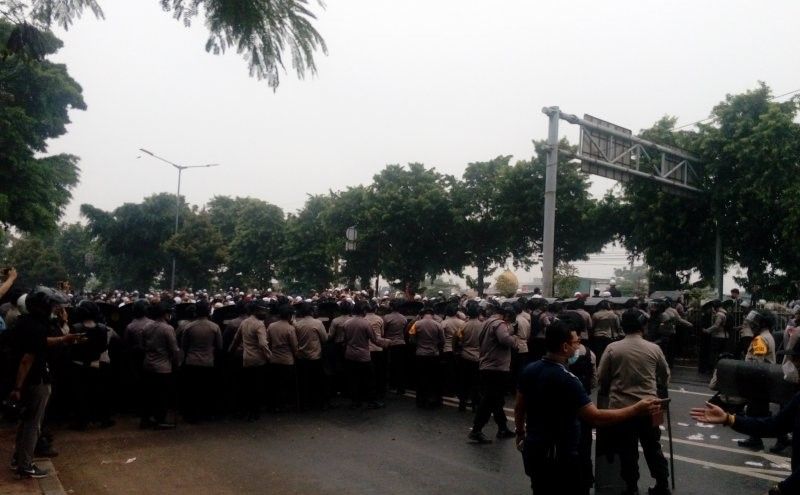 podiumnews.com-Polisi Dapati Senjata Tajam dari Simpatisan Hendak Datangi Sidang Rizieq Shihab