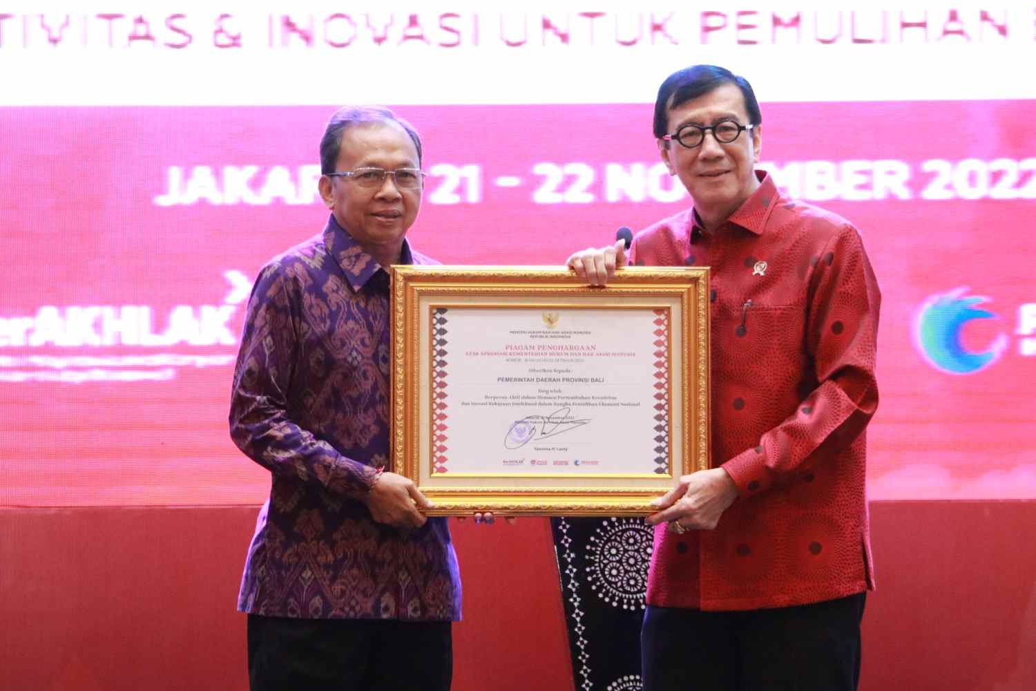 Gubernur Bali dan Putri Koster Terima Penghargaan Nasional Untuk Pertumbuhan Kreativitas dan Inovasi Kekayaan Intelektual