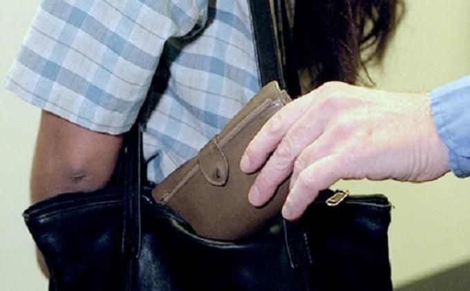 podiumnews.com-Artis Korea Selatan Mengaku Jadi Korban Pencurian di Ubud