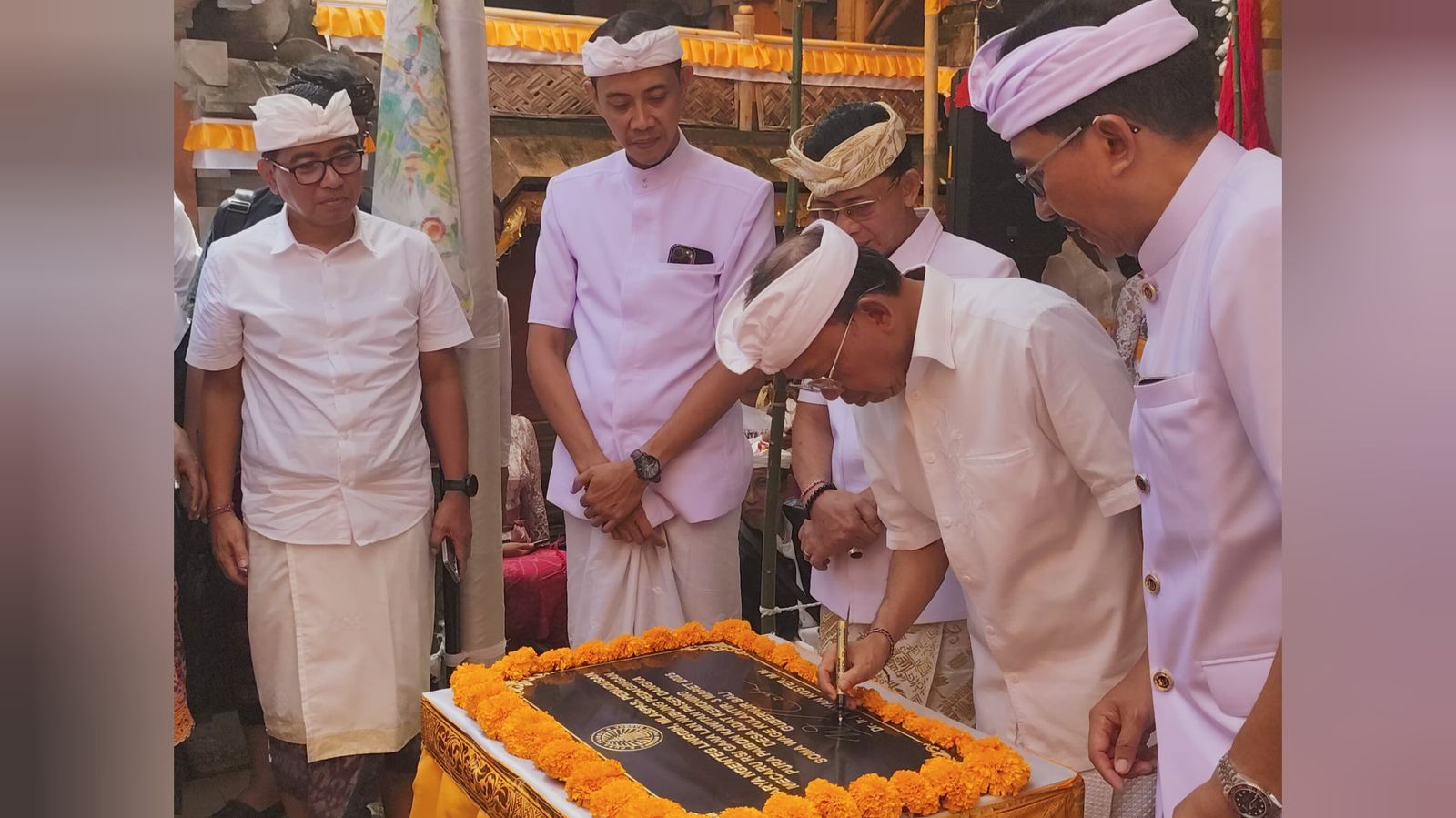 podiumnews.com-Gubernur Koster: Upacara Adat Pilar Keharmonisan Bali