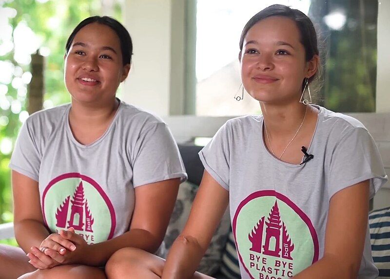 Isabel dan Melati Wijsen pada 2019. (UPROXX/Wikipedia)