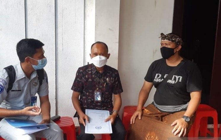 podiumnews.com-Jasa Raharja Serahkan Santunan Ahli Waris Pemadam Kebakaran Alami Kecelakaan