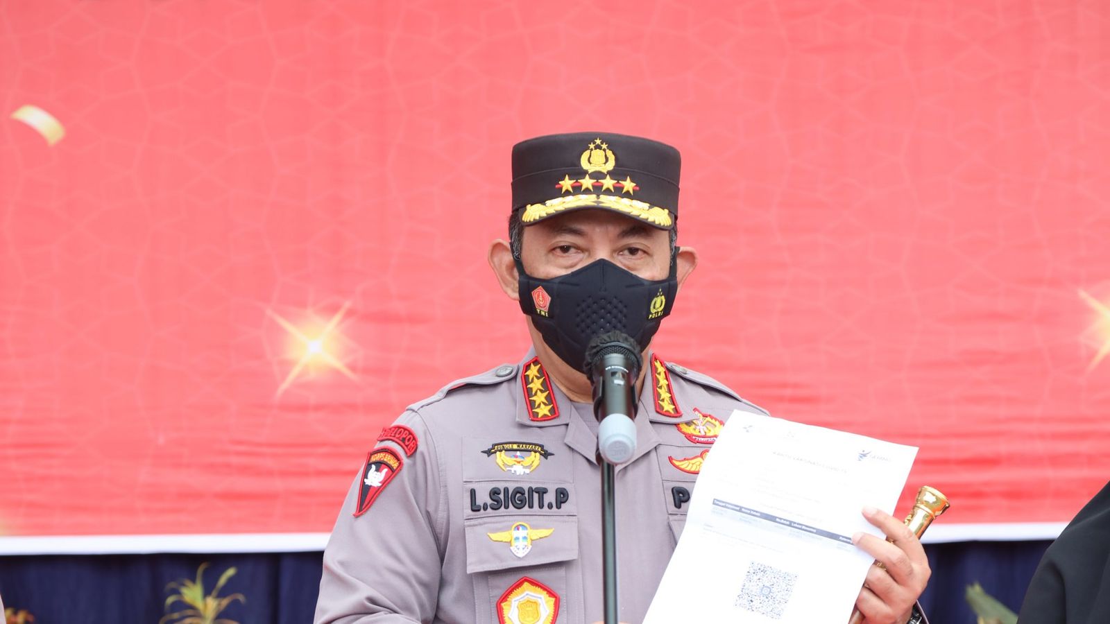 podiumnews.com-Kapolri Minta Lokasi Pusat-pusat Aktivitas Warga Dipasangi Aplikasi PeduliLindungi