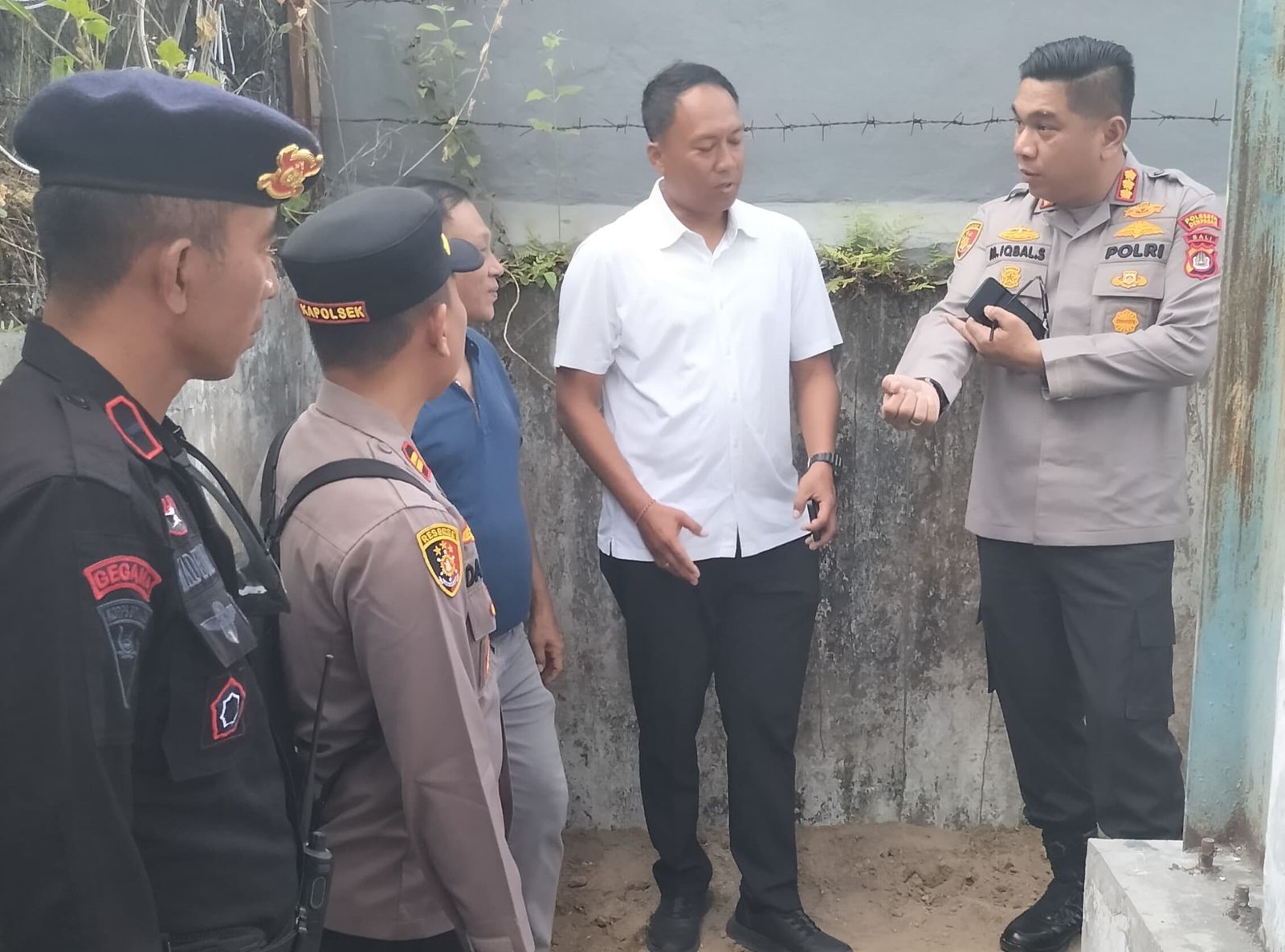 Brimob Polda Bali Amankan Kembang Api Sisa Dibuang di Ubung