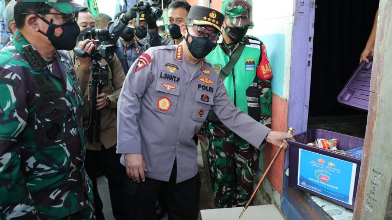 podiumnews.com-Kapolri Instruksikan Jajaran Percepat Distribusi Bansos PPKM Darurat
