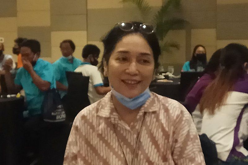 Kemenparekraf Gelar Bersih Pantai Program "Revitaliasi Bumi"