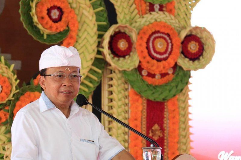 podiumnews.com-Wayan Koster: Harus Ada Kesadaran Kolektif Perkokoh Desa Adat