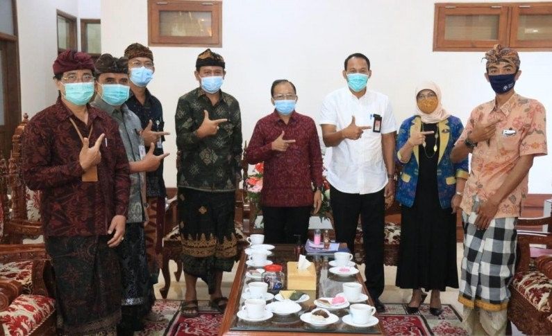 podiumnews.com-Gubernur Optimistis Arak Bali Bisa Bersaing Seperti Sake dan Soju