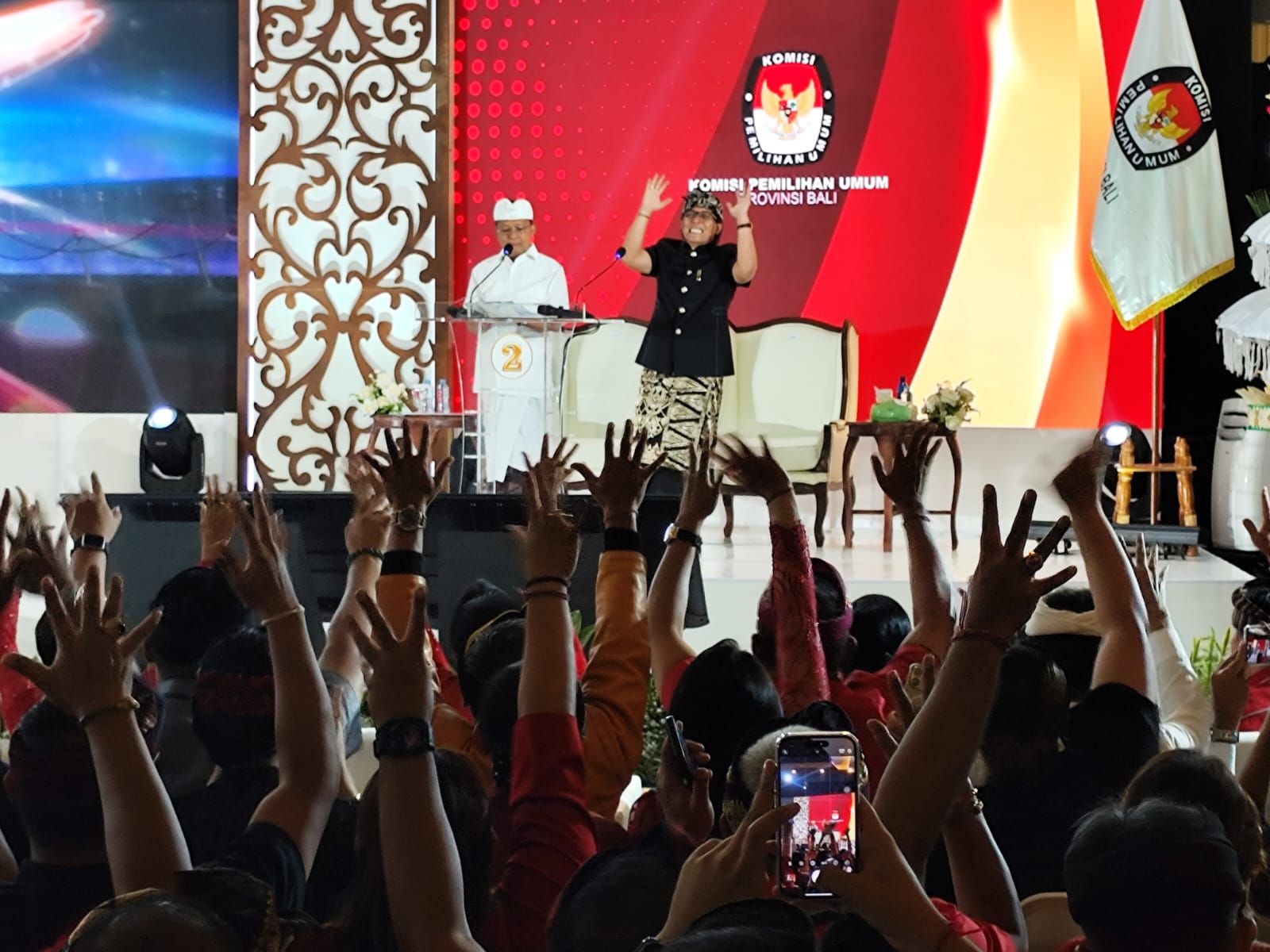 podiumnews.com-Debat Perdana, Koster-Giri Langsung Presentasi Animasi Pembangunan Infrastruktur Jalan Cegah Kemacetan Beberapa Titik Krusial di Bali