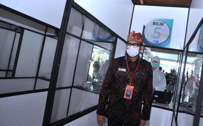 podiumnews.com-Menparekraf Tinjau Layanan GeNose C19 di Bandara Ngurah Rai