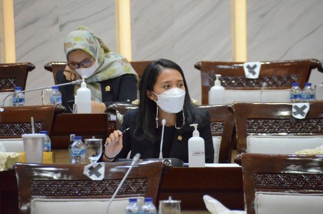 podiumnews.com-Legislator Ingatkan Pentingnya Perspektif Gender dalam Penanganan Pandemi