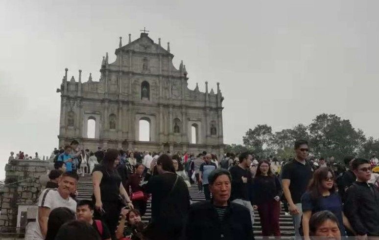 podiumnews.com-Makau Mulai Dibanjiri Wisatawan