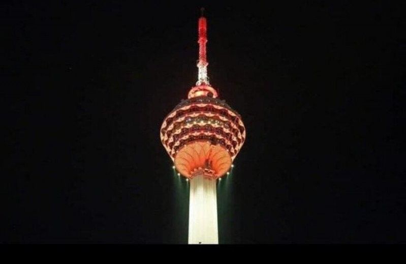 podiumnews.com-Sejumlah Gedung di Malaysia Nyalakan Lampu Merah Putih
