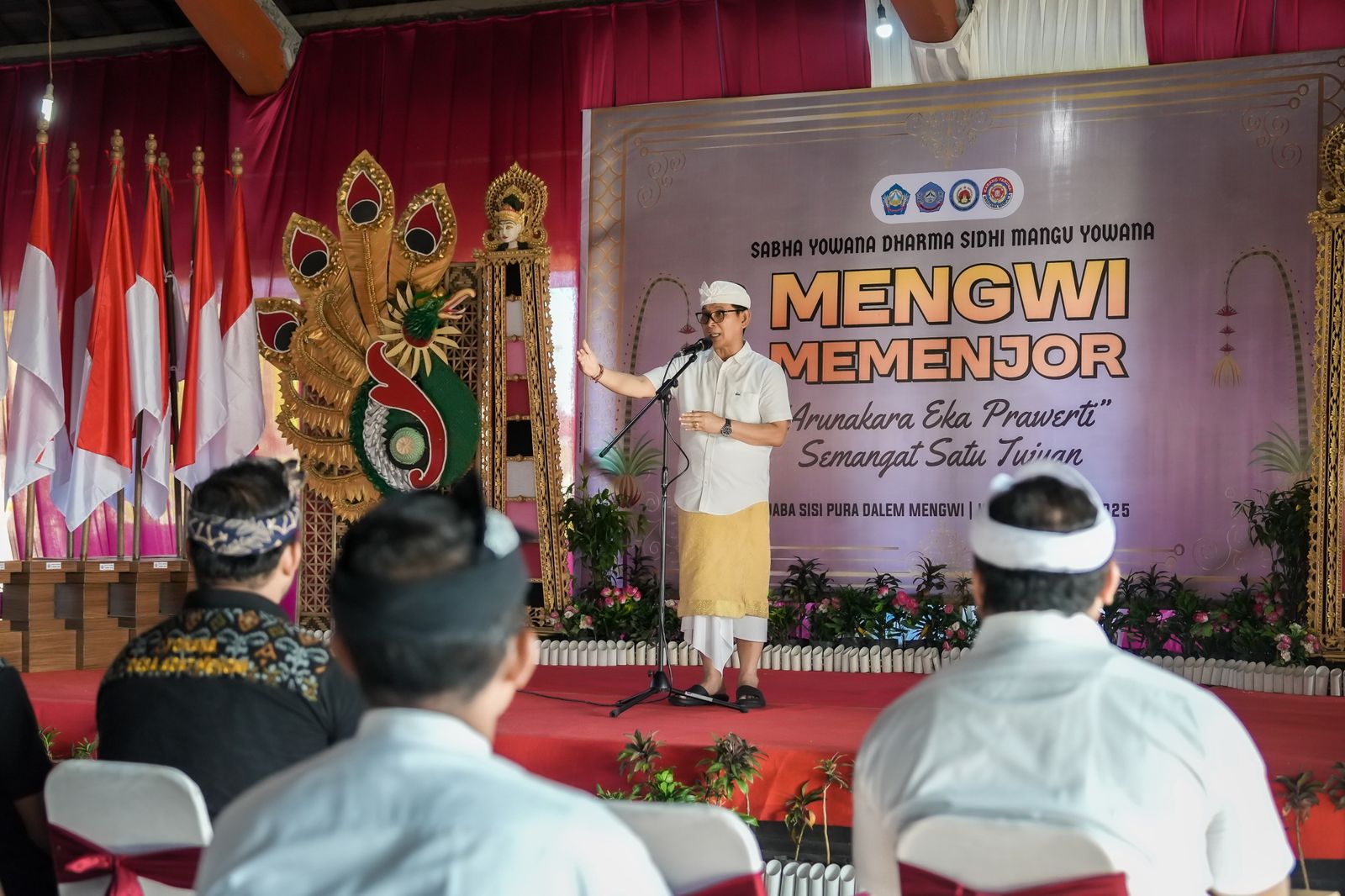 podiumnews.com-Bupati Badung Dorong Desa Lain Tiru Lomba Penjor Mengwi