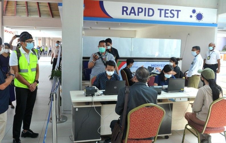 podiumnews.com-Menparekraf Tinjau Penerapan Prokes Libur Nataru di Bali