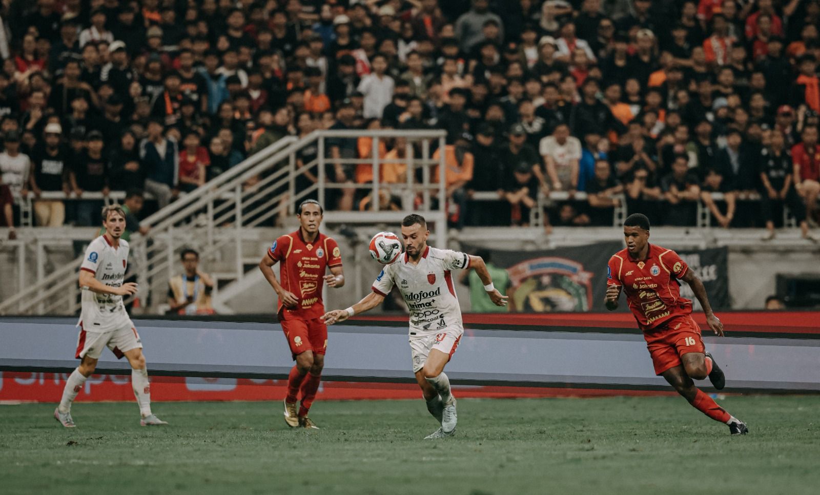 Gelandang Bali United Mustafic Cedera Saat Bertemu Kylian Mbappe