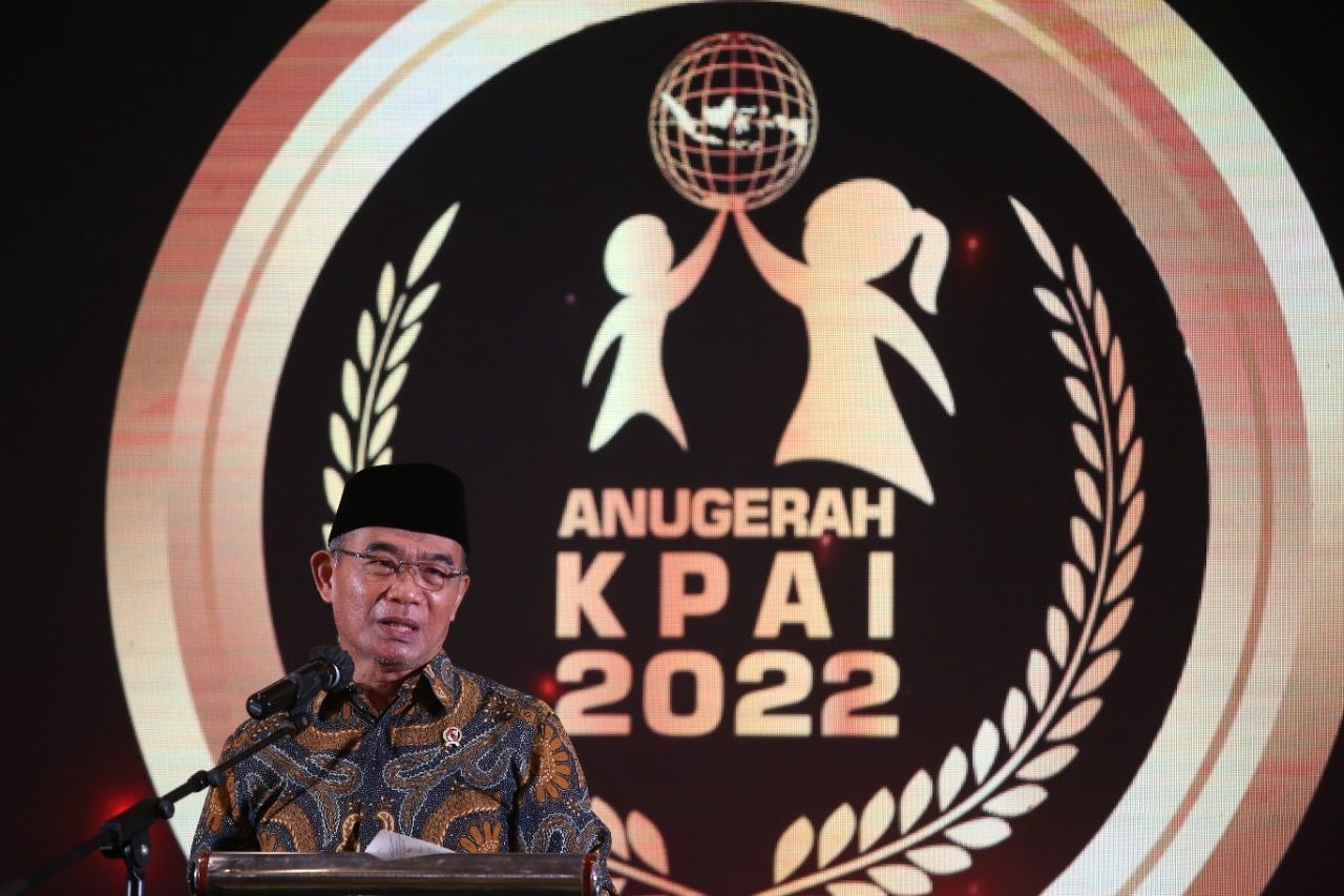 podiumnews.com-Muhadjir Minta KPAI Rumuskan Beda Tegas dan Keras 