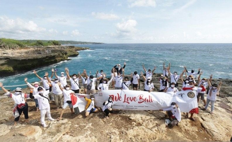 Peserta "We Love Bali" Kampanyekan CHSE di Nusa Penida dan Lembongan