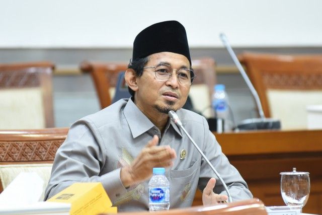 podiumnews.com-Legislator Desak Polri Sanksi Tegas Oknum Polisi yang Banting Demonstran