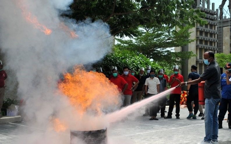 podiumnews.com-Karyawan Hotel di Badung Ikuti Pelatihan Penanggulangan Kebakaran