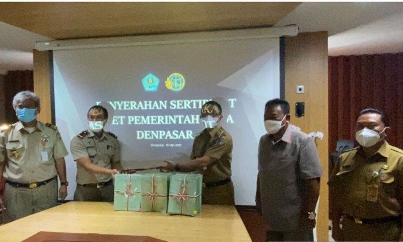 podiumnews.com-BPN Serahkan 400 Sertifikat Tanah ke Pemkot Denpasar