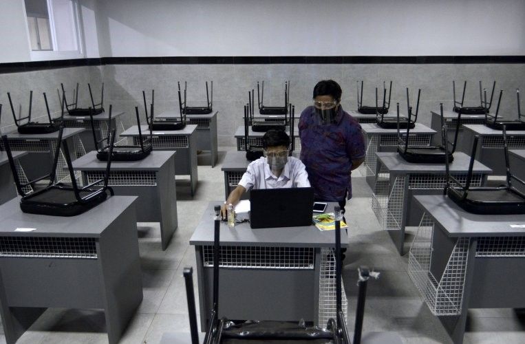 podiumnews.com-SMK di Badung Beri Siswa Pendampingan Belajar Praktik Meski Pandemi