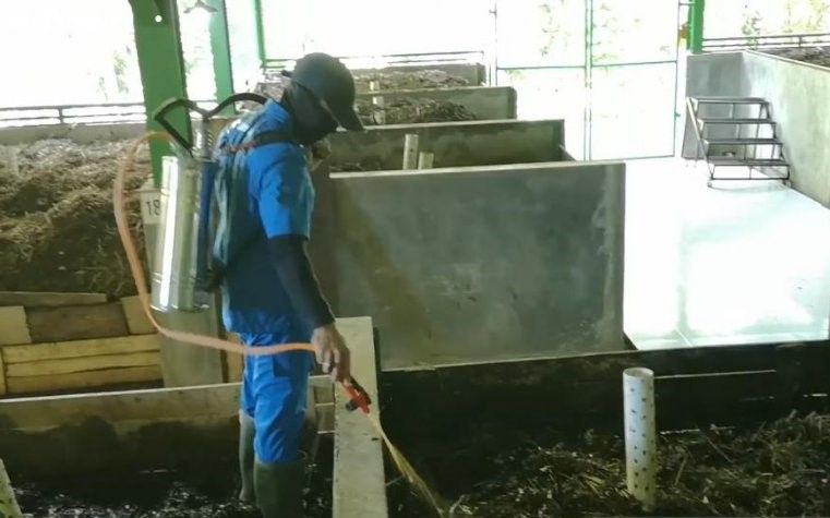 podiumnews.com-Mangku Pastika: Pengolahan Sampah Desa Adat Padangtegal Patut Jadi Contoh 