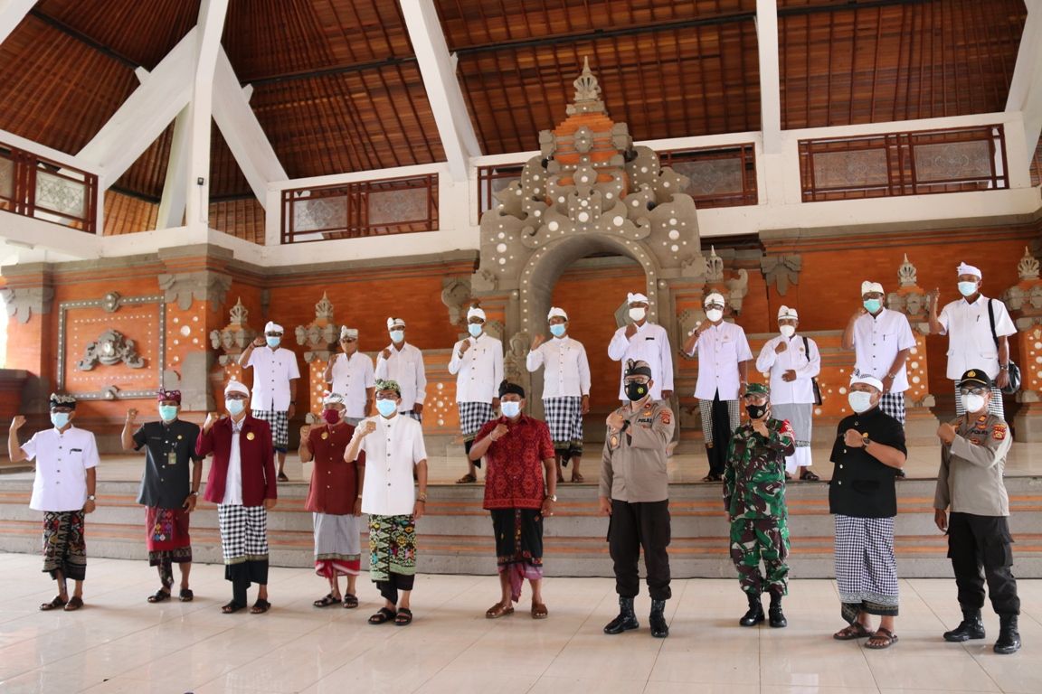 podiumnews.com-Sekda Tabanan: Pengukuhan Prajuru MDA Sejalan dengan Pelaksanaan Swadharma