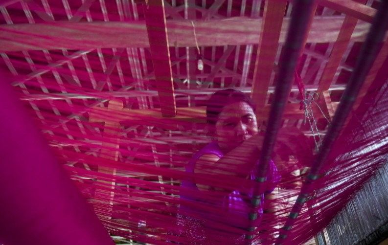 podiumnews.com-Undiksha Kembangkan Teknologi Pewarnaan Endek Pakai Fiksator Nanopasta