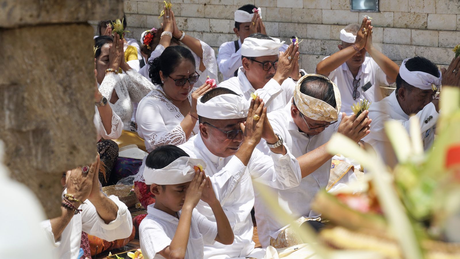 podiumnews.com-Antusias Pujawali Ida Betara Pura Luhur Uluwatu, Kehadiran Pemedek Meningkat
