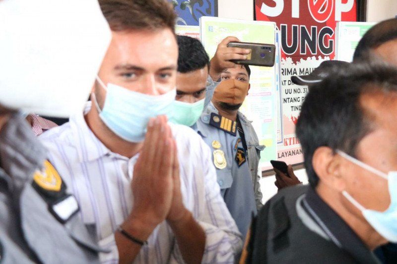 podiumnews.com-Gelar Pesta Saat Pandemi, Imigrasi Bali Deportasi WNA