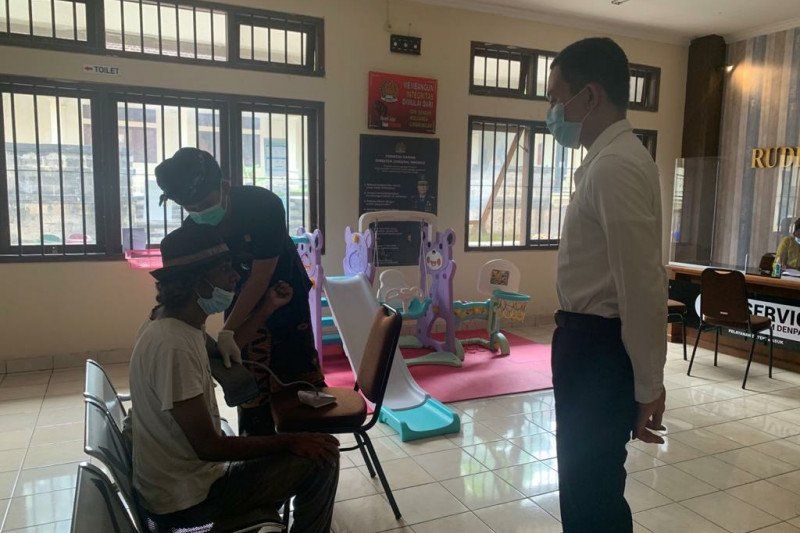 podiumnews.com-Imigrasi Bali Tahan WN India Karena Memalak Warga