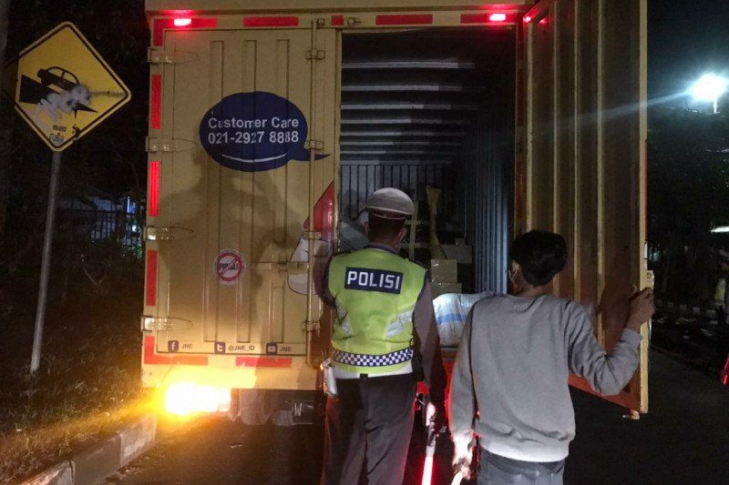 podiumnews.com-Polda Bali Putar Balik Ratusan Kendaraan Selama Larangan Mudik