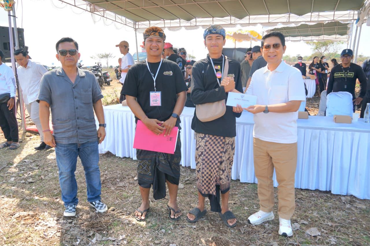 podiumnews.com-Bupati Adi Arnawa Buka Sabdha Kite Festival V