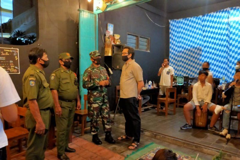 podiumnews.com-GTPP Denpasar Patroli Cegah Kerumuman Masyarakat