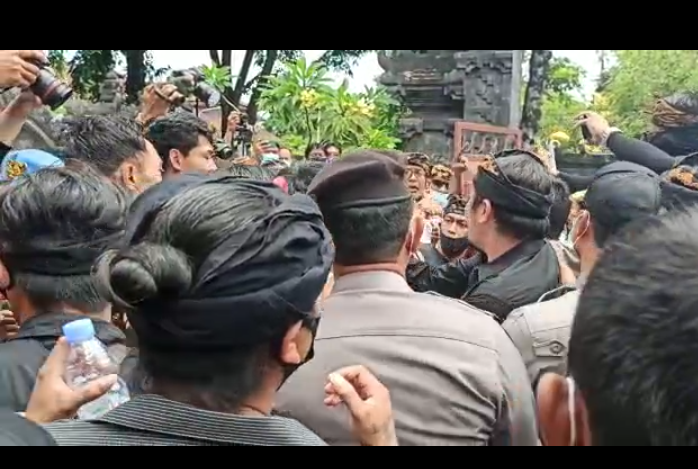 podiumnews.com-Demo di Kantor DPD RI Bali Berunjung Pemukulan AWK