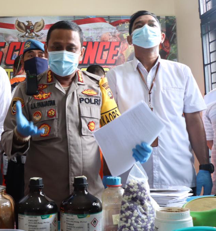 podiumnews.com-Polisi Bekuk Bule Australia Diduga Produksi Obat Terlarang di Kerobokan