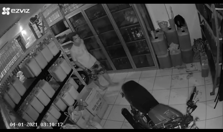 podiumnews.com-Aksi Maling Ruko di Denpasar Terekam Kamera CCTV