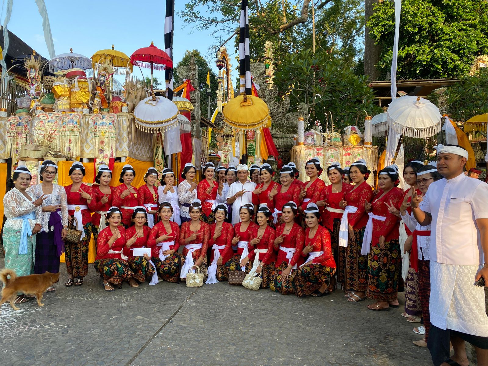 podiumnews.com-Koster Kunjungi Pura Manik Toya, Kenang Bantuan Pasca Bencana Hebat Dua Tahun Lalu