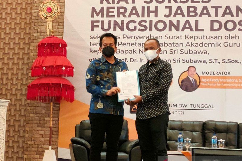 podiumnews.com-Rektor Undiknas Denpasar Resmi Sandang Gelar Guru Besar
