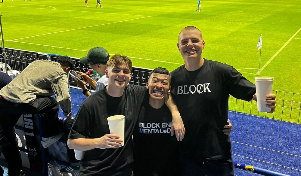 podiumnews.com-Kisah Suporter Britania Raya Ikut Rayakan Kemenangan Persib