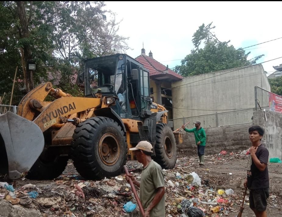 podiumnews.com-Pengangkutan Sampah di Denpasar Mulai Normal