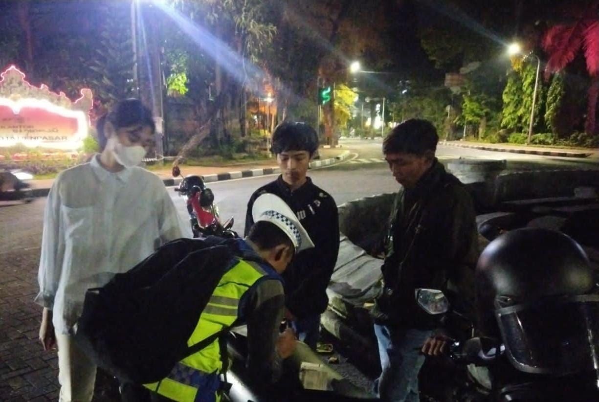 podiumnews.com-Polsek Amankan 7 Motor di Lapangan Puputan, Ini Penyebabnya!