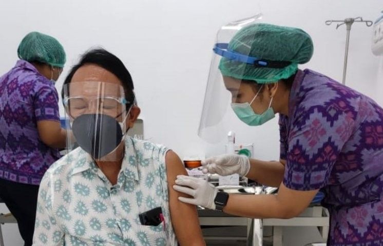podiumnews.com-Total 174.643 Warga Denpasar Telah Jalani Vaksinasi Tahap I 