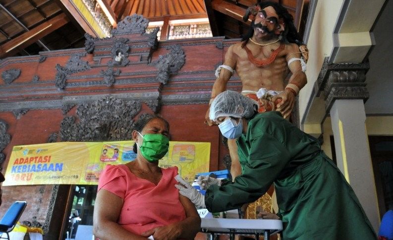 podiumnews.com-Pemkab Badung Targetkan 70 Persen Pedagang Pasar Jalani Vaksinasi COVID-19