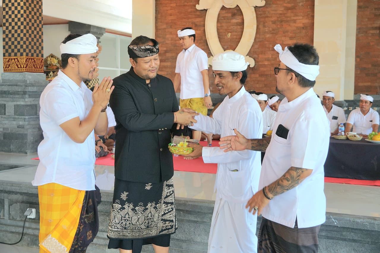 Wabup Bagus Alit Sucipta Hadiri Karya Melaspas Jimbaran