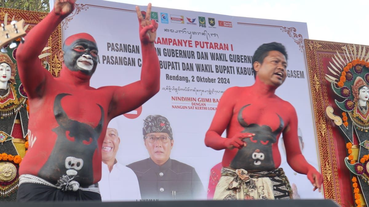 podiumnews.com-Warga Besakih: Wayan Koster dan Giri Prasta Orang Baik yang Banyak Perhatikan Orang Kecil 
