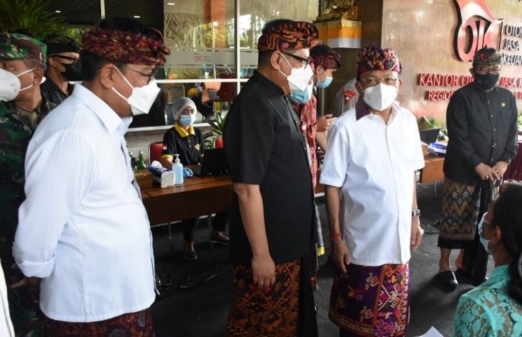 podiumnews.com-Pemkot Denpasar Dukung Maksimalkan Vaksinasi Sektor Pelayanan Publik